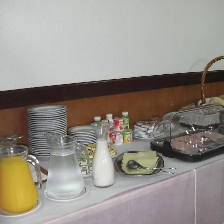 Rainha Santa Guest house *