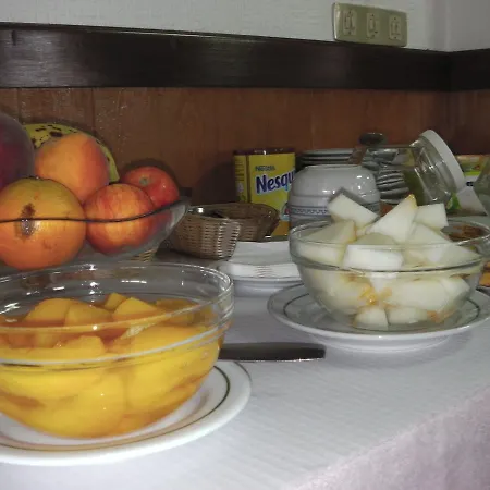 Rainha Santa Guest house *